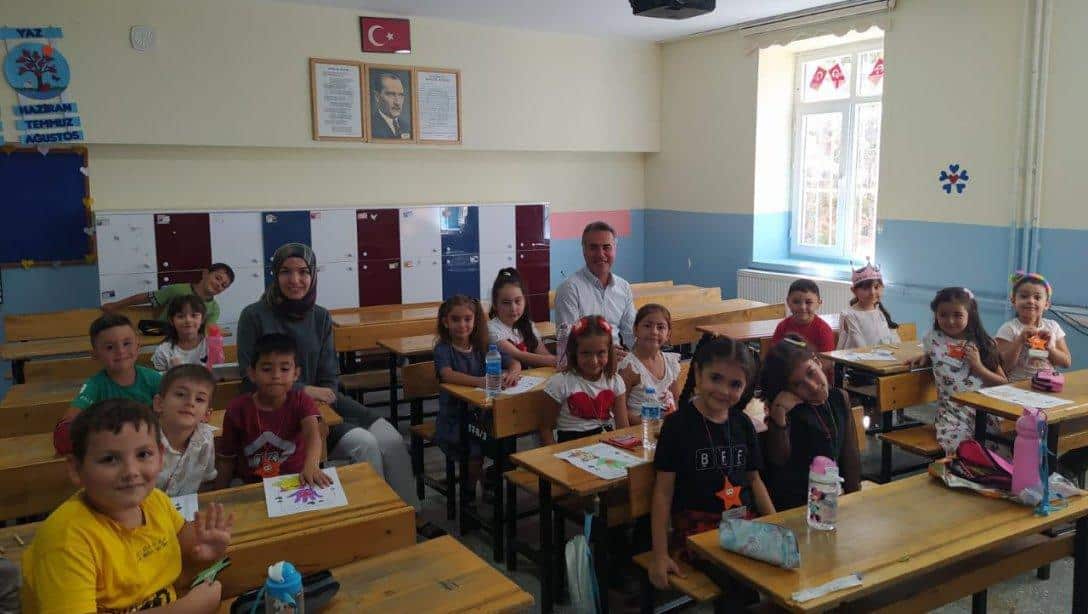 İlçe Milli Eğitim Müdürümüz Sayın Mehmet ALTUNOK, Uyum Haftası Kapsamında İstiklal İlkokulumuzu ziyaret etti.