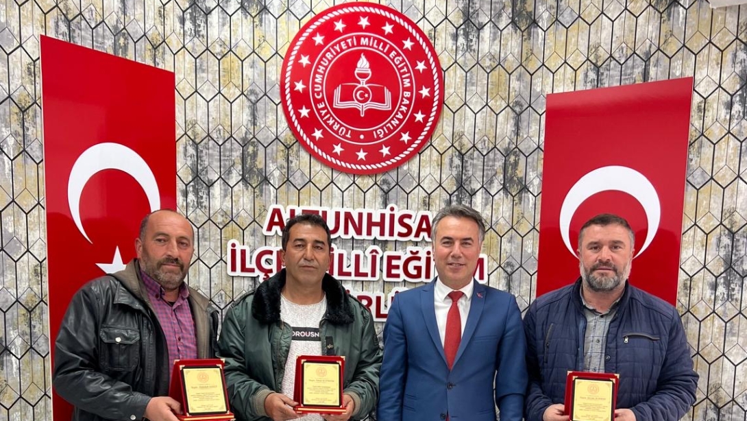 İlçemiz eğitim kurumlarında görev yapan personellerimiz emekli oldu.