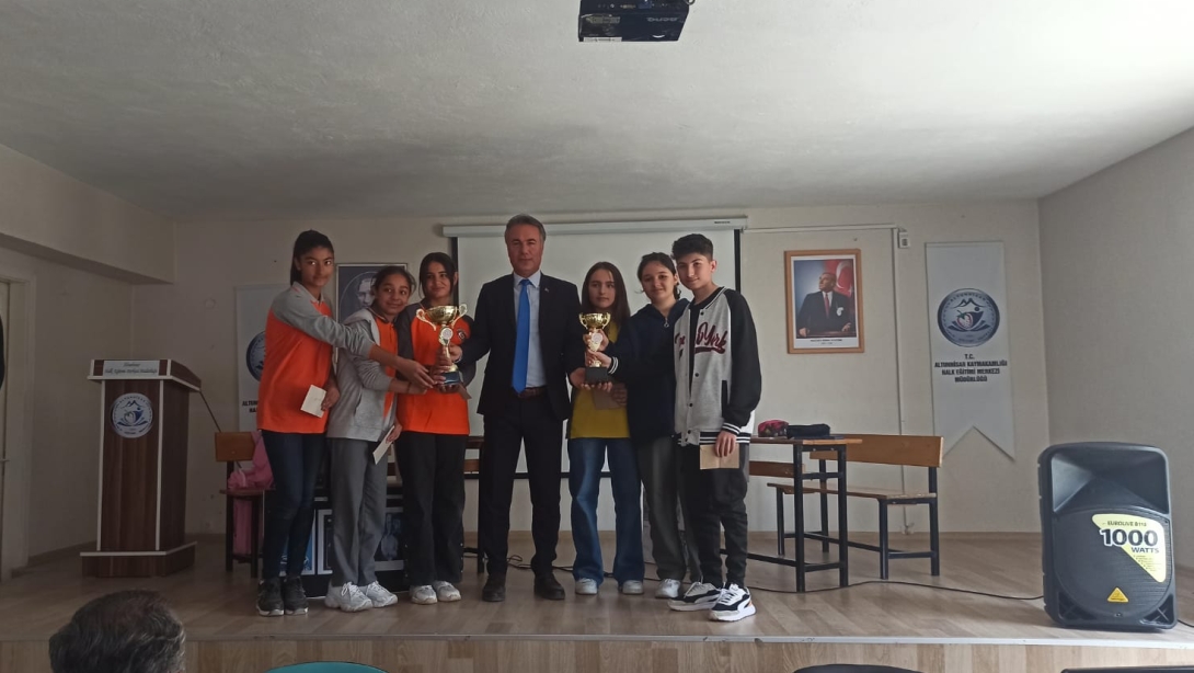 İlçemizde Ortaokullar Arasında Münazara Yarışması Yapıldı